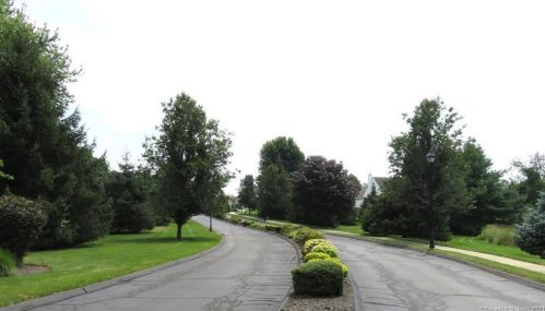 7 Balsam Rdg Cir, Wallingford CT 06492-4377 exterior