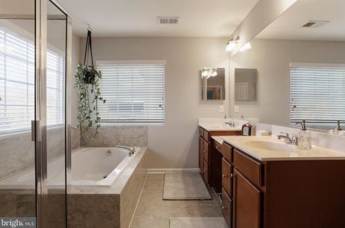 95 Butler St, Charles Town WV  25414-5566 exterior