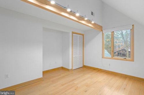 11103 Glade Dr, Herndon VA 20191-4707 exterior