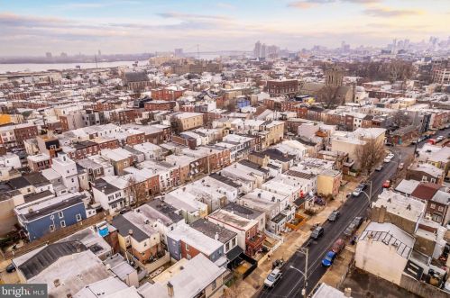 2233 Cedar St, Philadelphia PA  19125-2909 exterior
