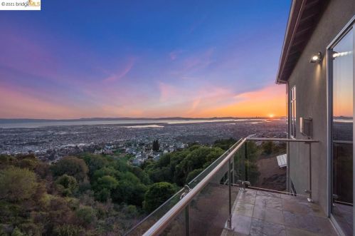 13349 Campus Dr, Oakland CA  94619-3709 exterior