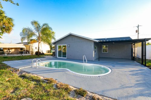 957 Nichols Ter, Fort Pierce, FL 34953-2612
