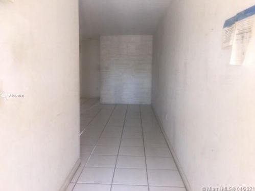 16022 Kilmarnock Dr, Hialeah, FL 33014-6517