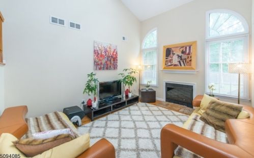 11 Linda Ct, Lincoln Park NJ  07035-2221 exterior