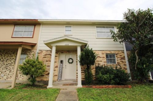 1223 Oregon St, Morgans Point TX  77571-6477 exterior