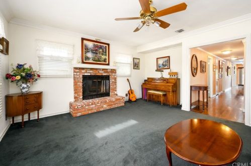 832 Stevely Ave, Long Beach CA 90808-4438 exterior