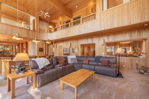 358 Skidder Trl, Truckee CA  96161-3928 exterior