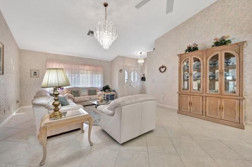 101 Chamonix Ct, Naples, FL 34112-7160