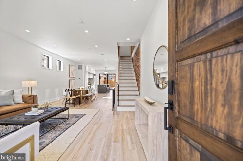 712 6th St, Washington, DC 20003-2734