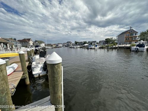 32 Royal Dr, Bricktown NJ  08723-6731 exterior