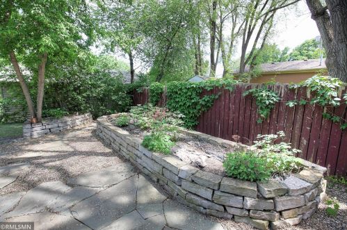 418 Earl St, Saint Paul MN 55106-2706 exterior