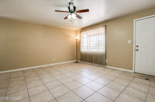 945 Prince Rd, Tucson AZ 85705-3026 exterior