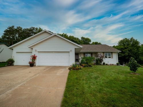 921 Packer Dr, Holmen, WI 54636-7311