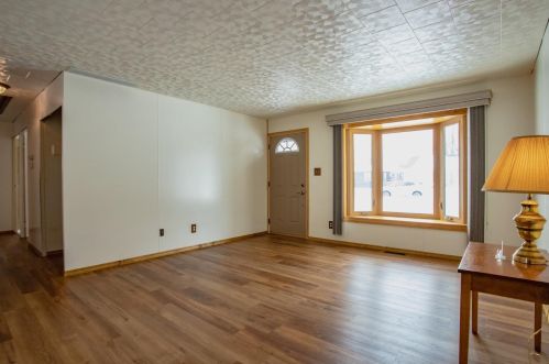 6643 Missouri Ave, Hammond, IN 46323-1832