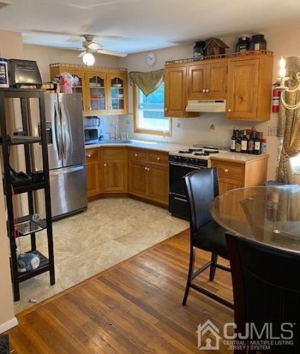 28 Henley St, Woodbridge, NJ 07095-3350