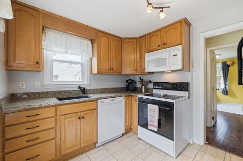 236 Maryland Dr, Glenshaw PA  15116-1724 exterior