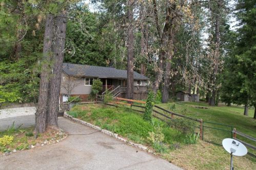 13366 Meadow View Dr, Grass Valley, CA 95945-9002