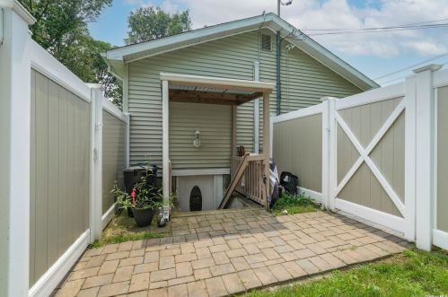 129 Crystal Brook Hollow Rd, Mount Sinai NY  11766-2102 exterior