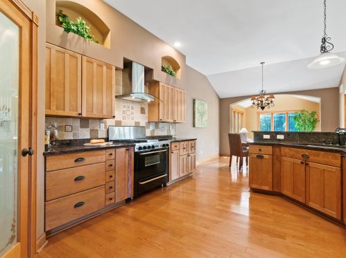 645 Pine Ter, Slinger, WI 53086-9266