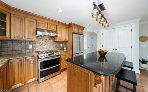 49 Myrtle St, Cranford NJ  07016-3456 exterior