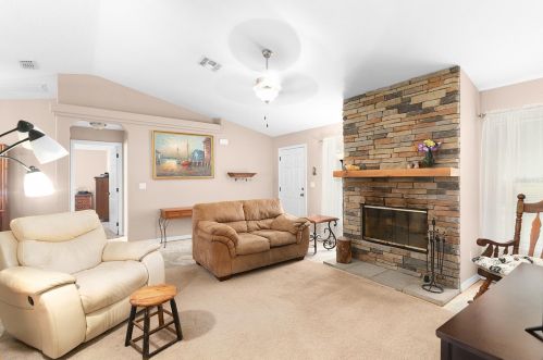 8185 180th Avenue Rd, Ocklawaha FL  32179-3750 exterior