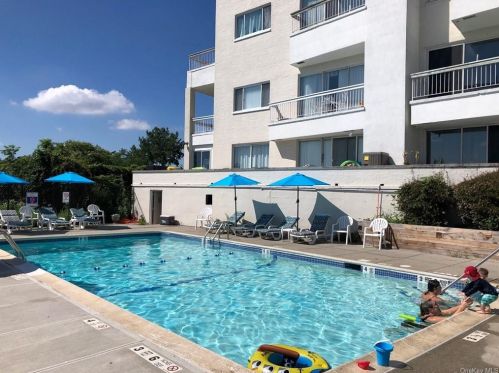 190 Schofield St, Bronx NY  10464-1562 exterior