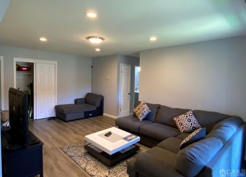 280 Alpine Way, Woodbridge, NJ 07095-1482