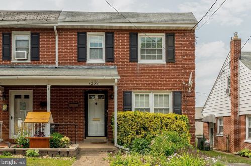 1239 High St, Lancaster, PA 17603-6817