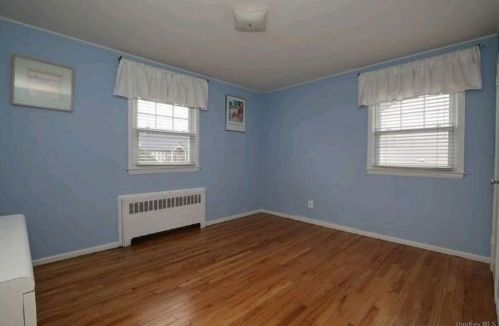 185 Bette Rd, Hempstead, NY 11554-1302