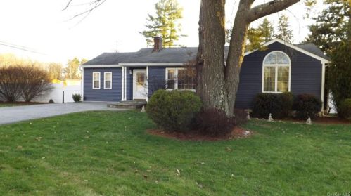 2 Caywood Pl, Hyde Park, NY 12538-1105