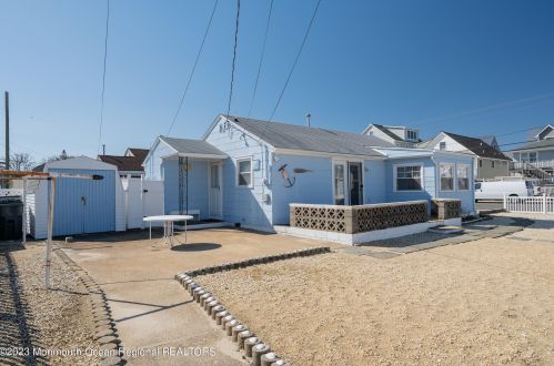 1976 Baltimore Ave, Pelican Island, NJ 08751-1126