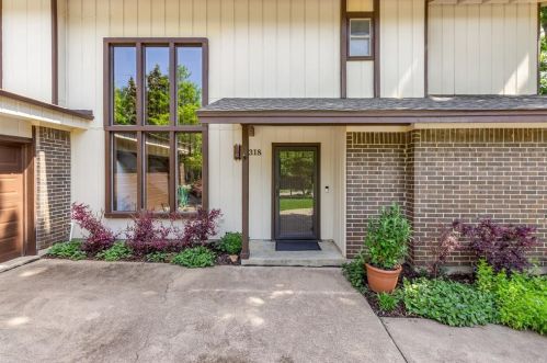 318 Canyon Ridge Dr, Richardson, TX 75080-1901