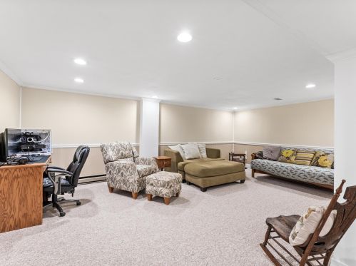 1410 Whitewater Dr, Manitowoc WI 54220-9437 exterior