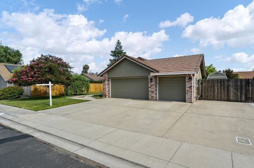 549 Chablis Way, Manteca, CA 95337-6828