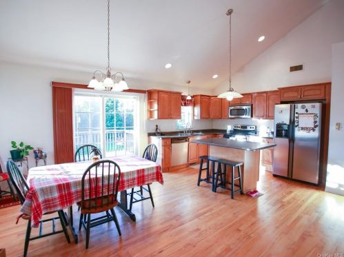 41 Drake Rd, Middletown, NY 10940-6289