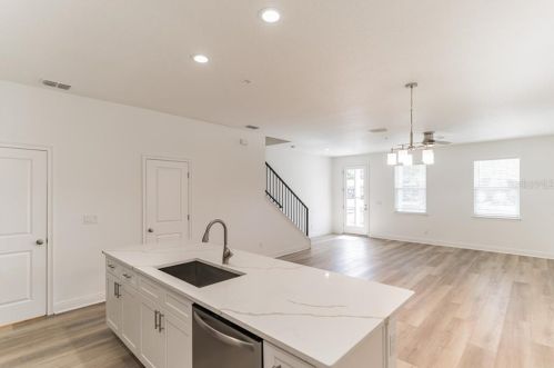 1405 Michigan St, Orlando FL 32806-4818 exterior