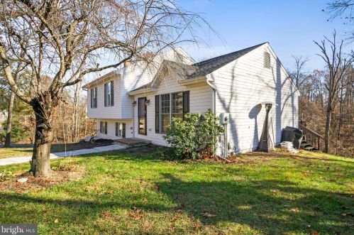 39 Angela Ln, Falling Waters, WV 25419-4871