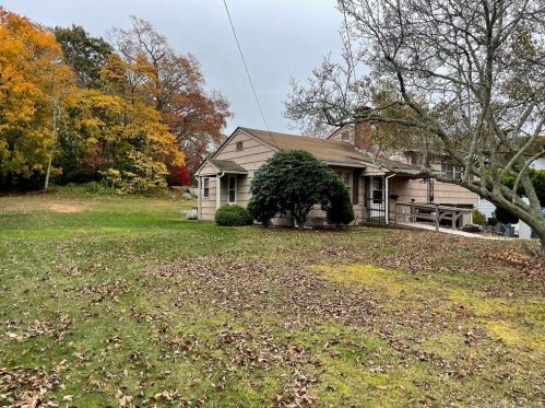 16 Eastwood Rd, Groton, CT 06340-6011