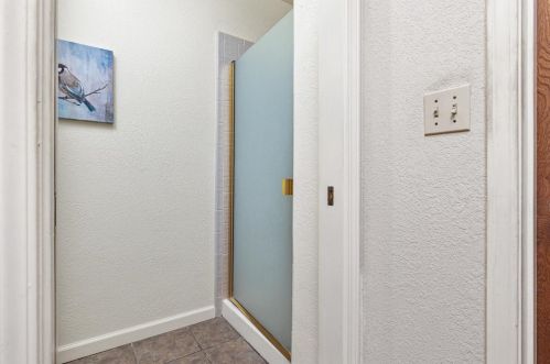 6135 Shoshone Dr, Manteca CA  95336-2562 exterior