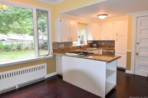 690 Clinton Ave, Bridgeport CT 06605-1702 exterior