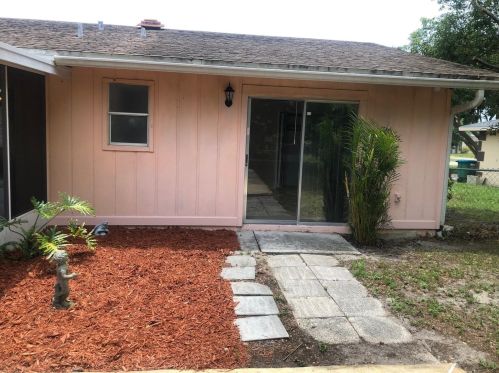 1014 Wilmington Dr, Deltona, FL 32725-6527