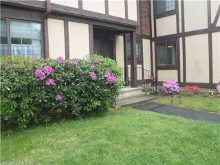 104 Foxwood Close, Milford, CT 06461-2732