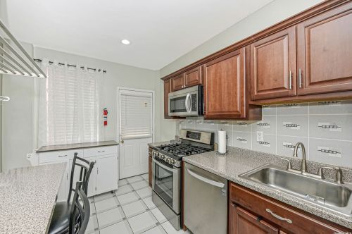 105-18 90th St, Jamaica, NY 11417-1329