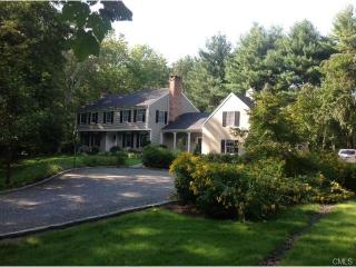 31 Buttonwood Ln, Tokeneke CT  06820-2807 exterior
