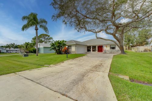 2196 Dolphin Rd, Fort Pierce, FL 34952-4900
