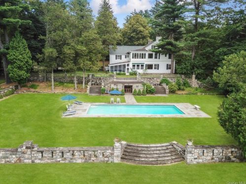 83 Somerstown Rd, Crotonville, NY 10562-3113