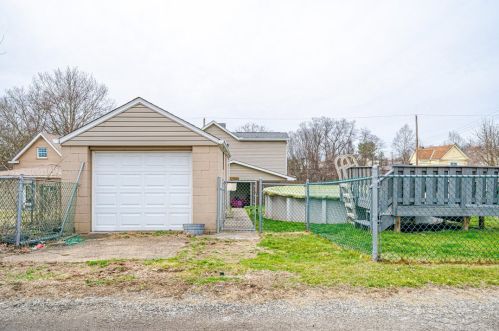 2703 Kansas St, Mckeesport PA  15132-7841 exterior