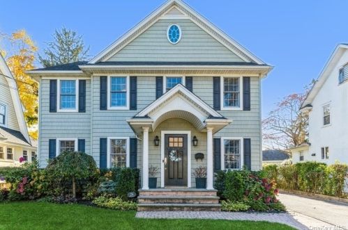 26 Dartmouth St, Rockville Centre, NY 11570-2411