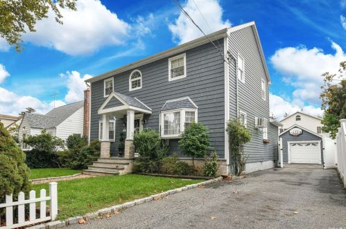24 Ruxton St, New Hyde Park, NY 11040-1317