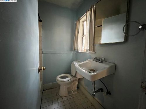 5810 Florence Ter, Oakland, CA 94611-2104